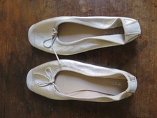 paire de ballerines dorées