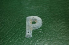 Ancienne - petite Lettre Enseigne En plomb- Mobilier Industriel : P - 2,4 cm -