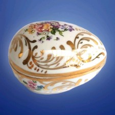 boîte a bijoux modèle oeuf decor floral en porcelaine de Limoges signée