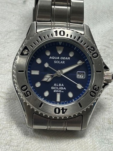 Montre plongée quartz - à,