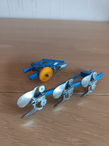 Lot charrues britains 32 - lot,
