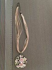 Bijoux collier fantaisie fleurs bon état (7-44/N2)
