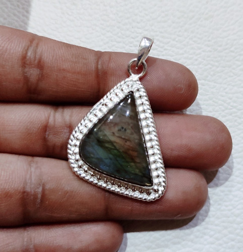 Pendentif ancien forme