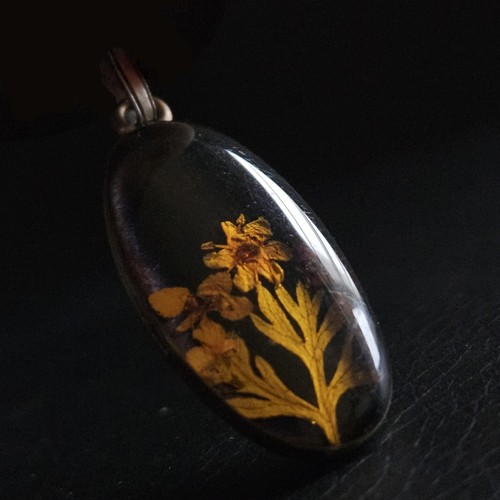 Pendentif nature morte sous