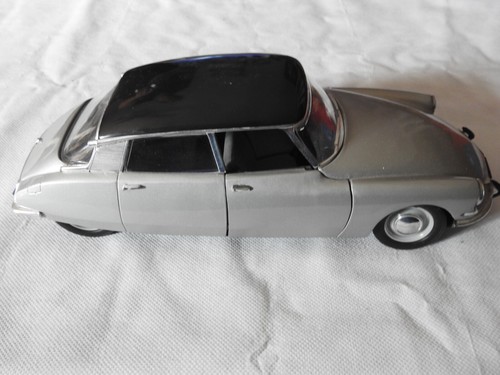 Voiture miniature citroen - citroen, ds