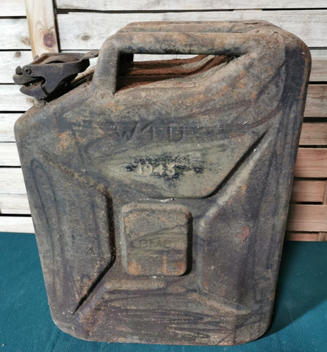 Ancien jerrycan militaire - ancien,