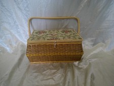 Panier à couture en osier et