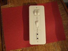 Un double VV+1 VV et une prise 2 Pôles avec habillage Bakélite Chambord Legrand