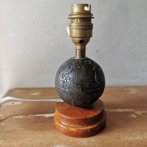 Pied lampe mapmonde - de, en
