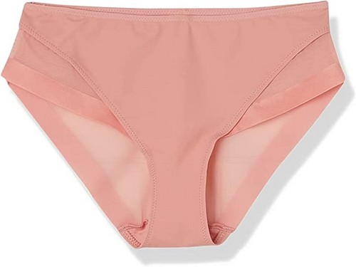Dim generous lady pink panties