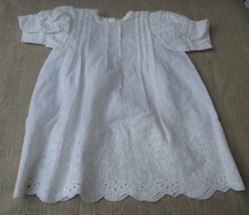 ROBE BLANCHE AVEC BRODERIE ANGLAISE POUR POUPEE ANCIENNE