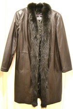 Manteau pour femme en peau d'agneau & fourrure de renard noir. Taille 42.