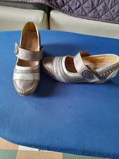 Paire de chaussures beige et marron, marque Libra pop, pointure 38
