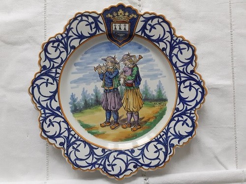 Assiette ancienne sonneurs - ancienne,,
