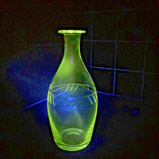 Vintage _ Ancienne carafe en verre ciselé en manganèse