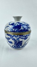 Pot couvert bleu et blanc