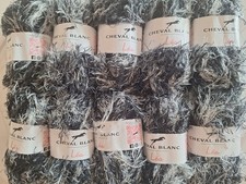 lot de  12 pelotes  DE LAINE POIL  FANTAISIE  CHEVAL BLANC LEA