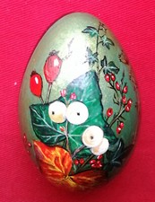 Oeuf de Pâques en bois peint