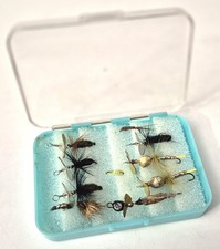 Boîte de leurres anciens  pour pêche au moulinet ancien.