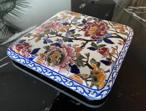 Magnifique dessous plat en - dessous, de