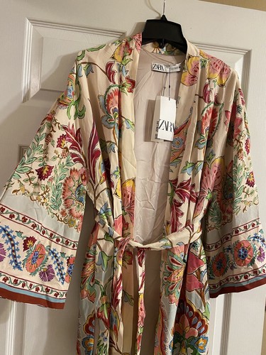 Nwt zara floral satin - nwt, lined