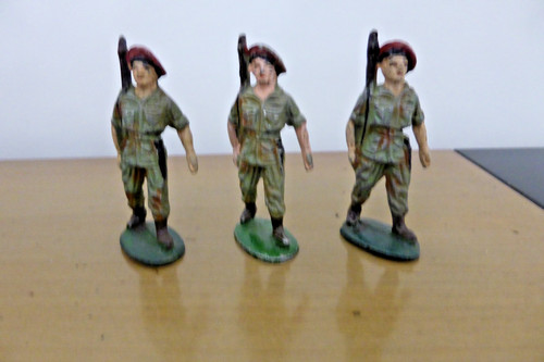 Quiralu soldats para - soldats, au