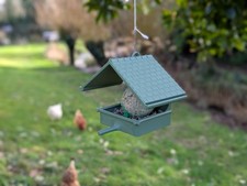 Mangeoire oiseaux de la nature à suspendre en forme de maison déco minimaliste