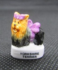 Fève Série les animaux " Race de chien Le  Yorkshire nœud " Dog hund  #G60