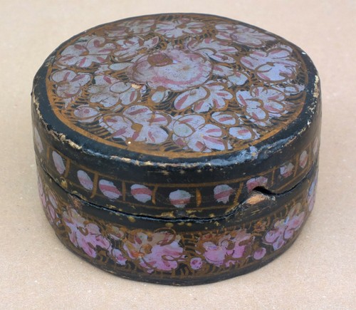 Ancienne boite carton bouilli