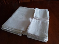 Linge de table. Une nappe et