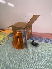 Clignotant avant droit Peugeot 305 pièces d’origine neuf dans son carton. B 16