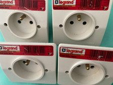Legrand neptune 2 Lot de 4 prises 2P+T  825 29