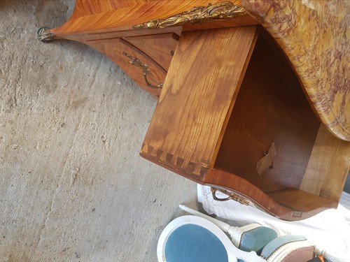 Commode galbée style louis - style,