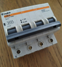 Disjoncteur Merlin Gerin C32N U15A Ref 20145 15A Ampères n°17 Merlin Gérin 380V~