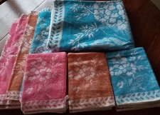 Linge de toilette vintage années 60 (serviettes, gants et drap de bain)
