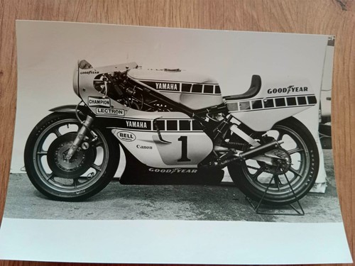 Photo moto yamaha officiel - moto,