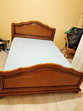 Lit double  avec sommier, tête et pied de lit en bois massif  140 x 190 cm