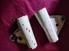 PAIRE DE PATTES DE PHARE D OCCASION HONDA CB 125 K3 A PREPARER AU PRIX DE 15 €