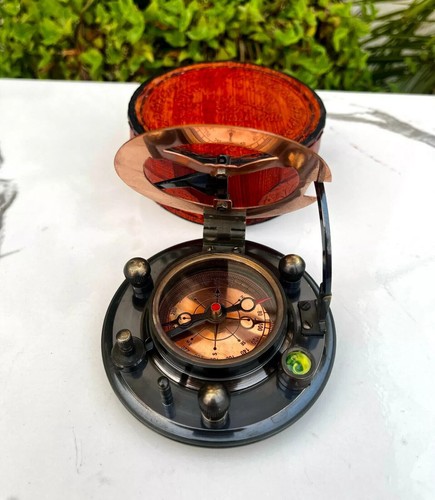 Antique brass sundial - antique, boussole