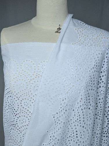 Chloé merveilleuse broderie - chloé.,