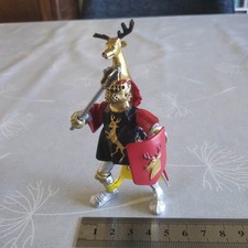 PAPO - Chevalier TOURNOI en  armure - moyen Age - cerf d'or