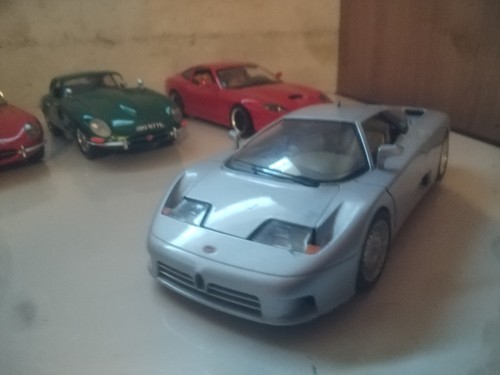 Miniature bugatti eb 110 - 1, /18