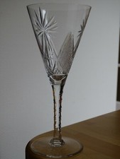 1 ANCIEN GRAND VERRE A EAU EN CRISTAL TAILLER DE BELLE QUALITE  ht 20 cm