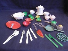 LOT D'ÉLÉMENTS DE DINETTE EN