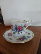 Tasse A Thé En Porcelaine Anglaise Queen's July