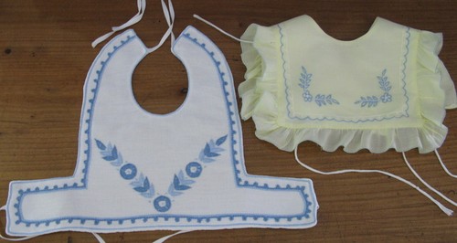 Bavoirs anciens lot de - -,