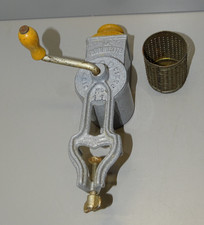 -ANCIENNE  RAPE à FROMAGE de