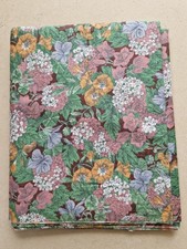 Beau coupon de tissus coton neuf style liberty. 282 x 86 cm de large Mercerie