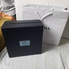 Boite  Prada rigide bleue