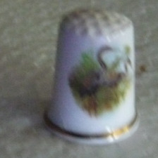 Dé à coudre de collection en porcelaine décoré d'un couple de héron cendré